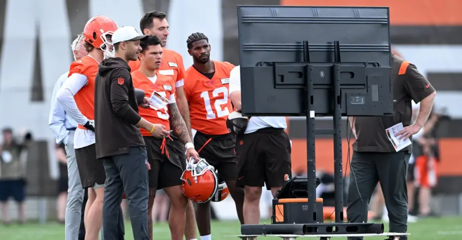 Browns: Veteran QB schooled rookies on substance over style