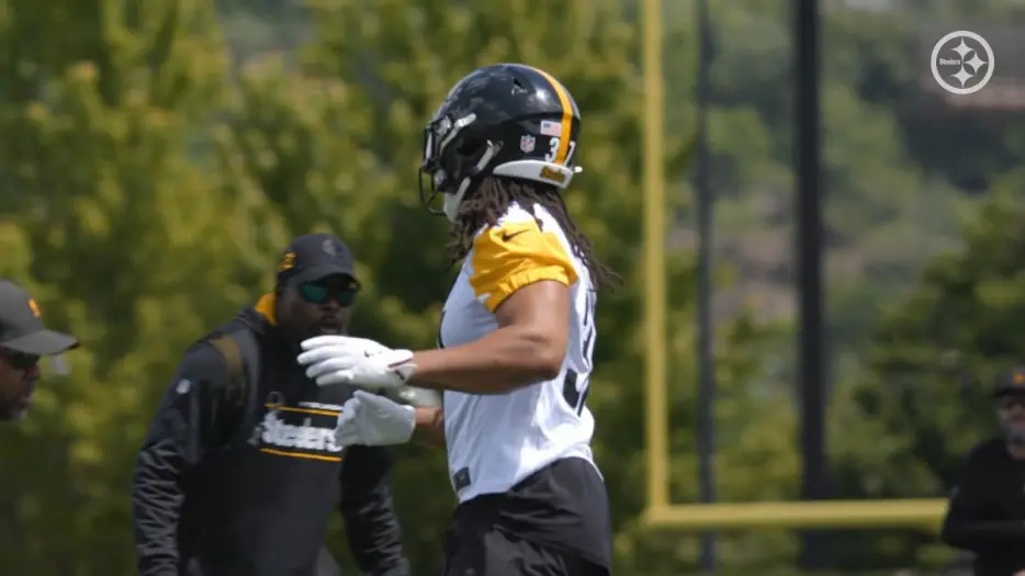 Pittsburgh’s Tight End Battle Is Suddenly Heating Up