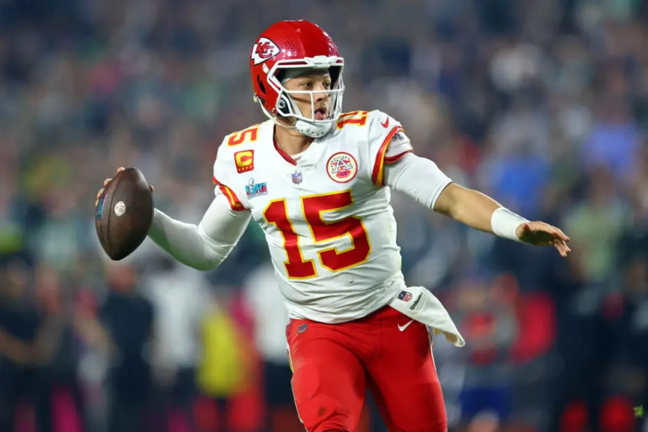 Chiefs, Patrick Mahomes Sign Extension Through 2033