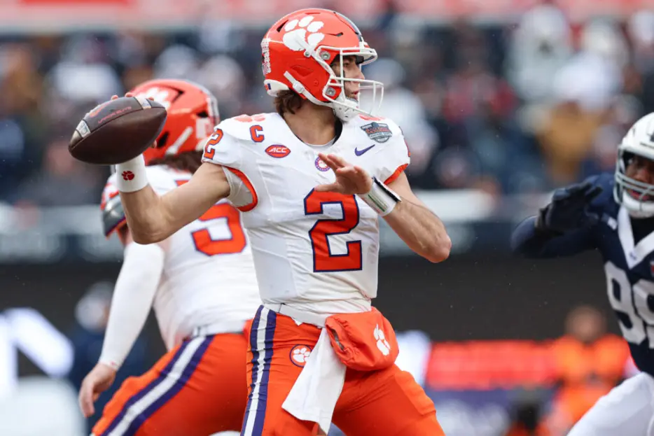 Jets’ QB2 Battle Between Bailey Zappe, Cade Klubnik