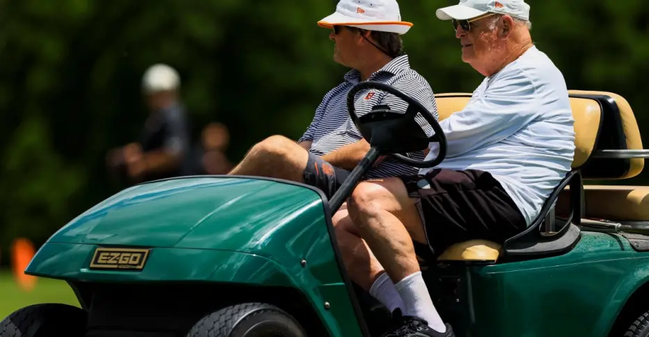 Bengals Tuesday Trenches: Fathers, football, and the future