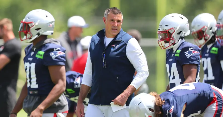 Patriots mailbag: How many roster spots are up for grabs?