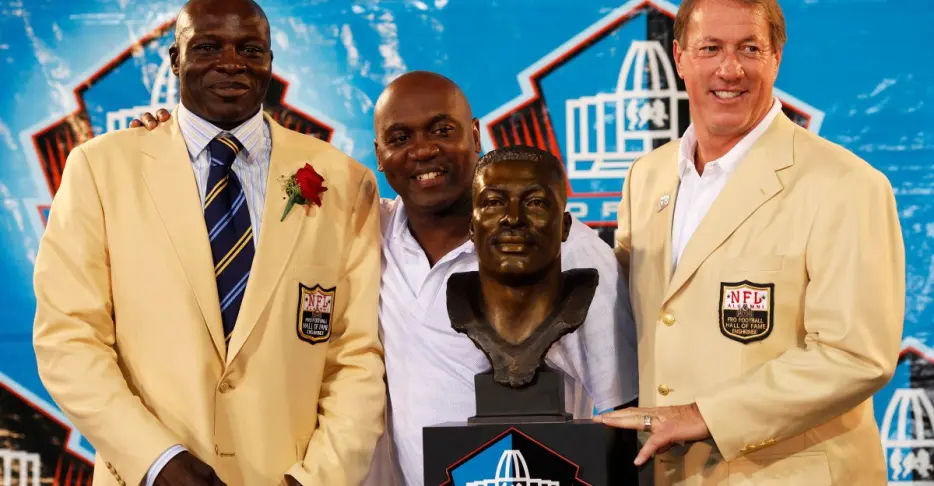 Buffalo Bills honoring select group of all-time greats inside new Highmark Stadium