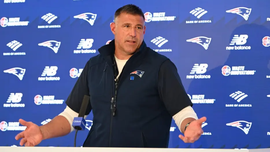Mike Vrabel Under Fire For Using Puppy To Shield Him From Difficult Questions At Patriots Press Conference