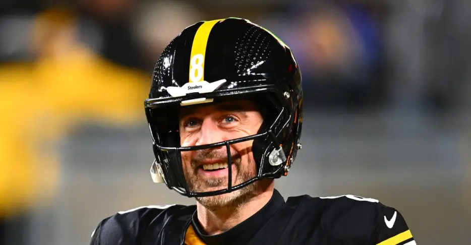 Aaron Rodgers re-signing with Steelers for 2026 season