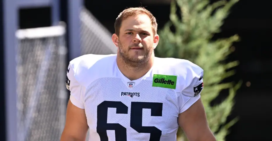 Chicago Bears restructure Garrett Bradbury’s contract