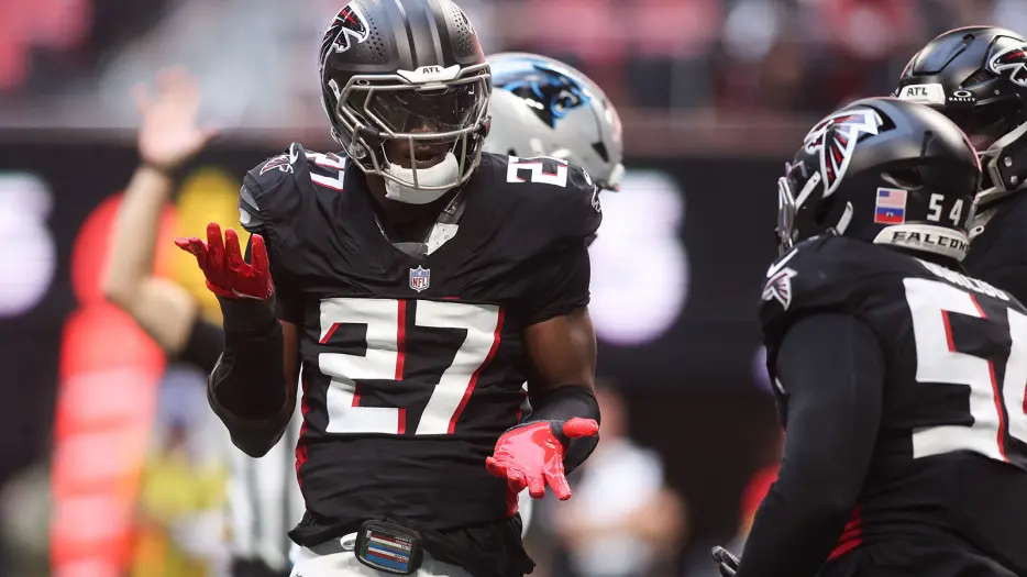 Falcons’ Kevin Stefanski ducks James Pearce Jr. question before mandatory minicamp