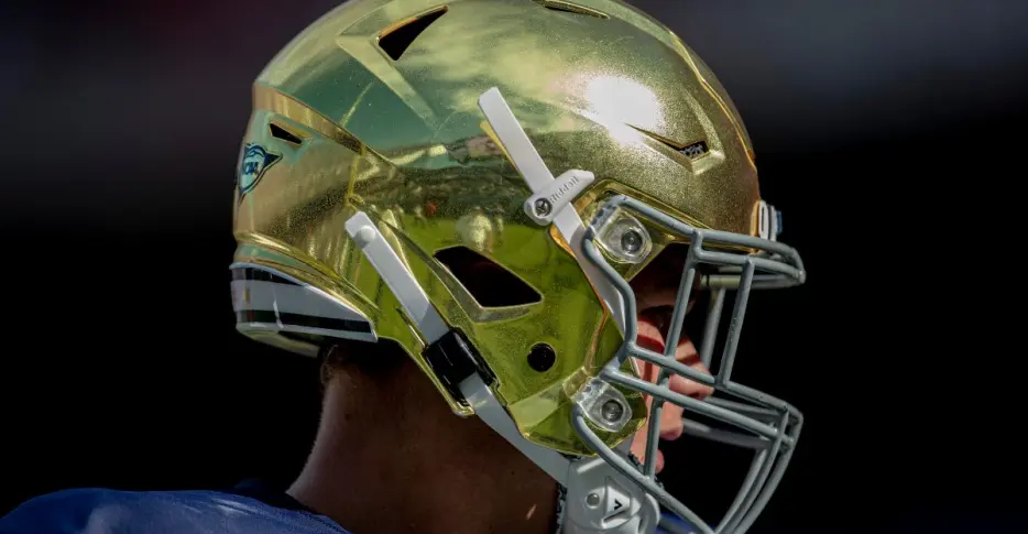 Wisconsin, Notre Dame drop new uniforms for Lambeau Field matchup