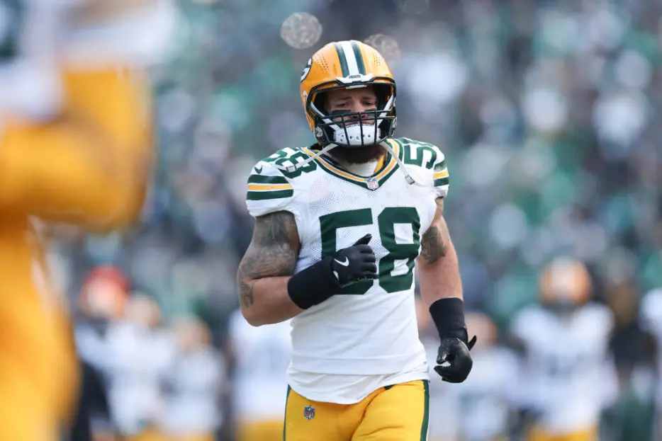 Packers Extend LB Isaiah McDuffie