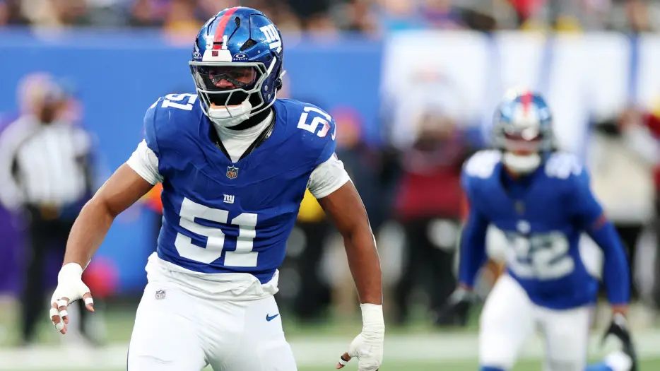 Abdul Carter leaves Giants’ mandatory minicamp early with apparent foot injury