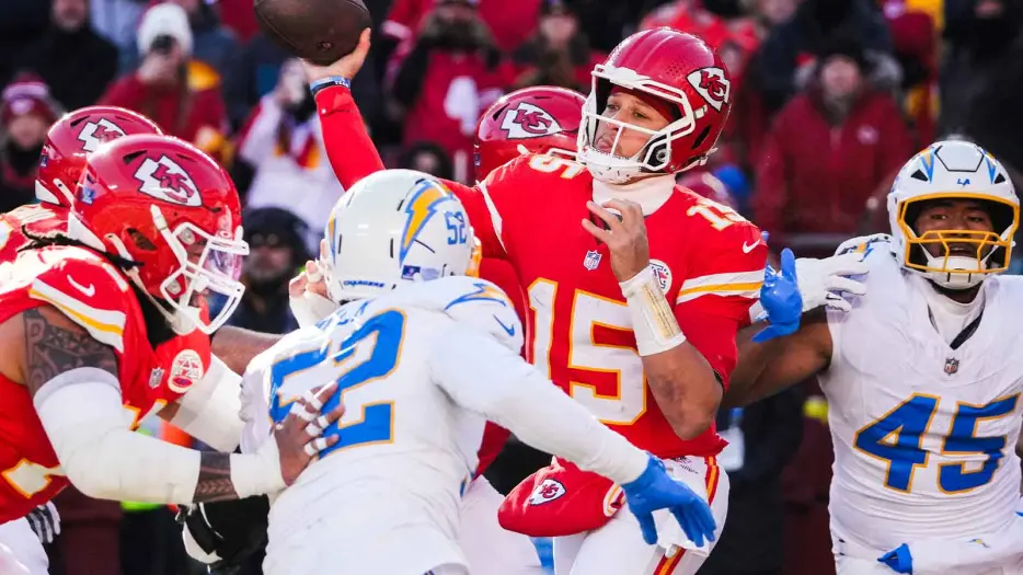 ESPN insider makes historic $30 million prediction for Chiefs’ star Patrick Mahomes protector