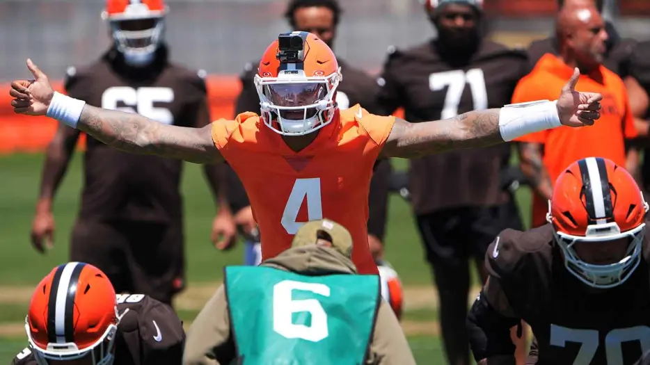 Insider makes case for Deshaun Watson over Shedeur Sanders as Browns starting QB