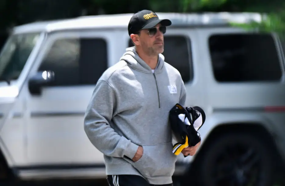 Aaron Rodgers Already Setting the Standard at Steelers OTAs