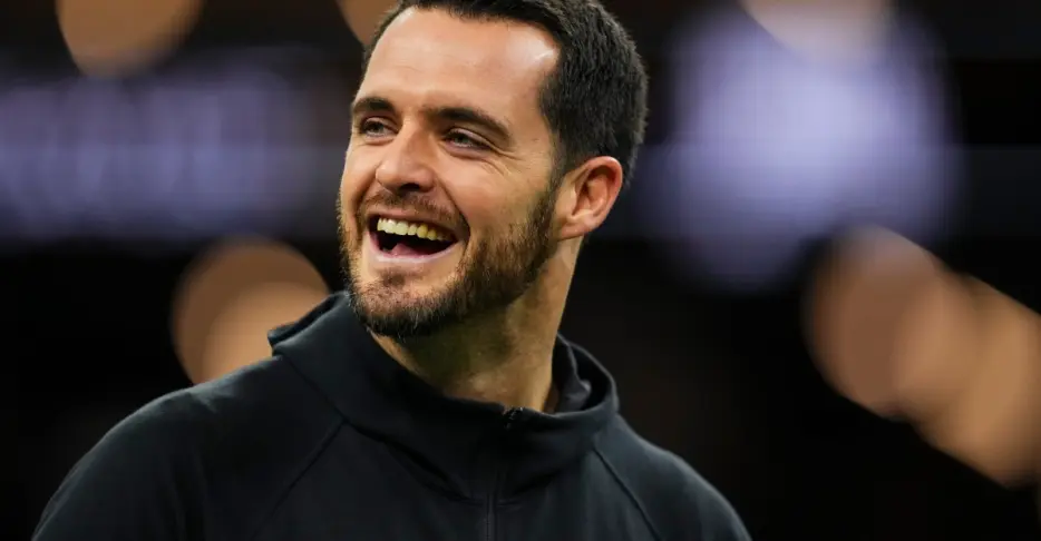 Rams should reach out to Derek Carr and offer a backup job
