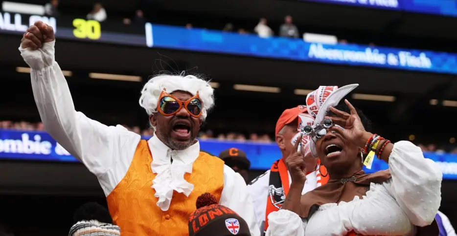 Daily Dawg Chow (5/15): Make your plans as the 2026 schedule is here!