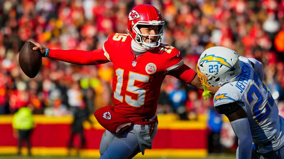 2 bombshell Chiefs storylines emerge involving Patrick Mahomes’ protection