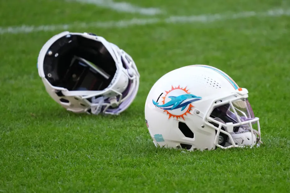 AFC Notes: Chris Bell, Quinn Ewers, A.J. Brown, Dolphins, Patriots, Steelers