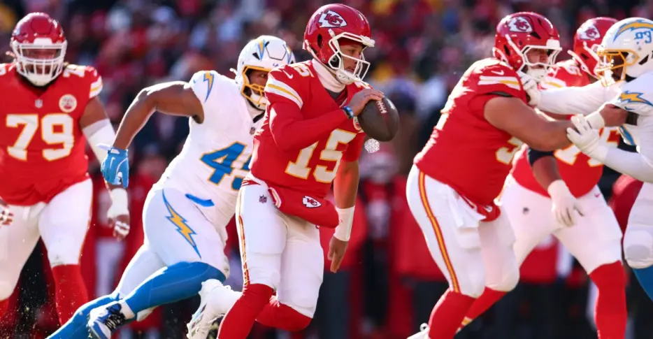 10 Biggest Chiefs Questions: Can Mahomes play with fewer scrambles?