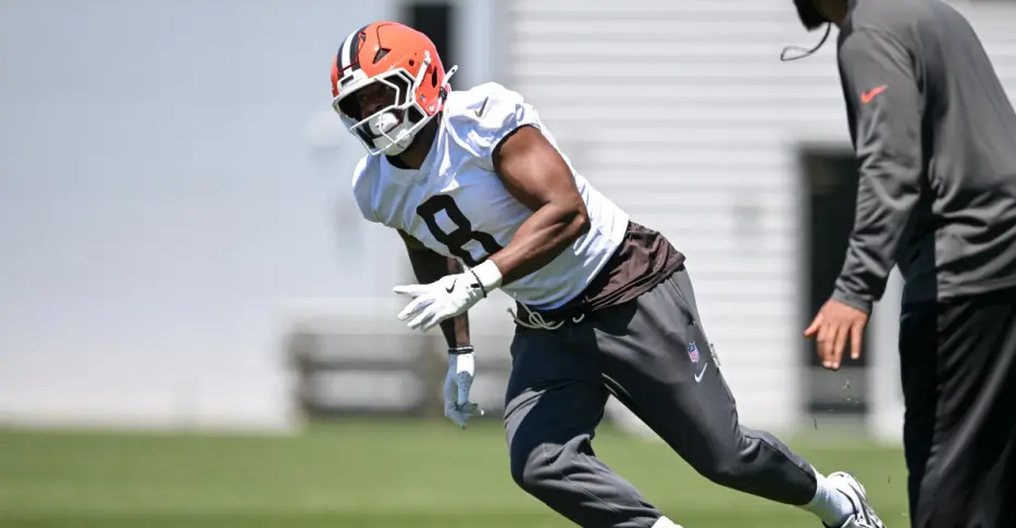 New Browns DE Jared Verse not trying to fill Myles Garrett’s shoes, says his are bigger