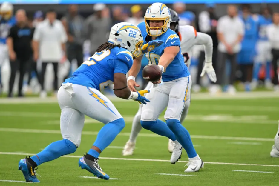 NFL RB Reveals the One Halftime Guilty Pleasure Most Players Won’t Admit