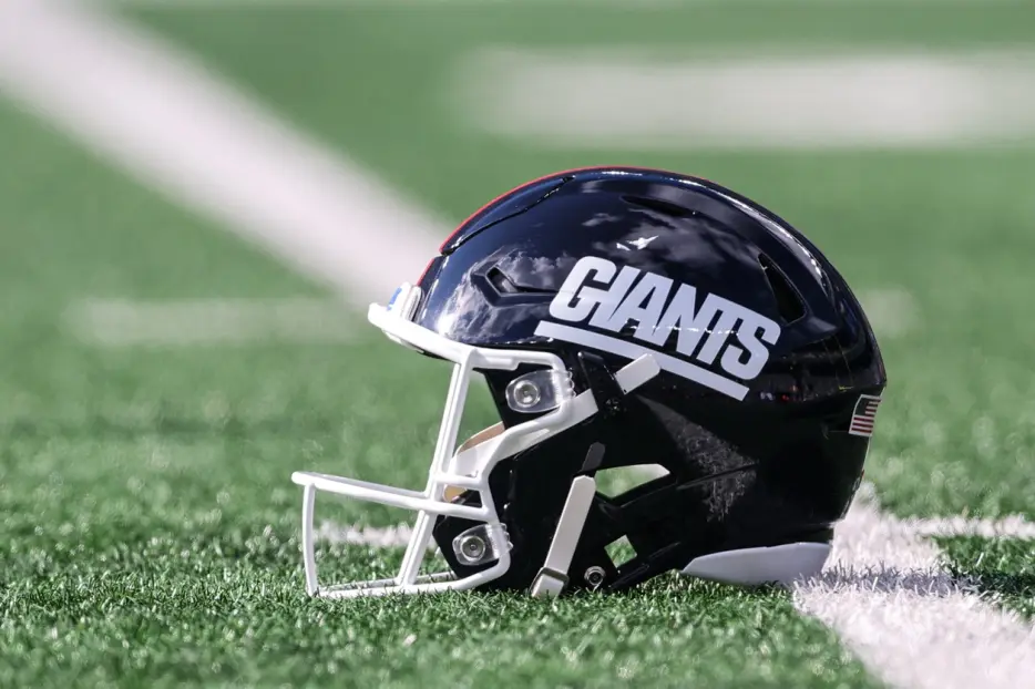 Giants Waived DE C.J. Ravenell &amp; LB Cam Jones