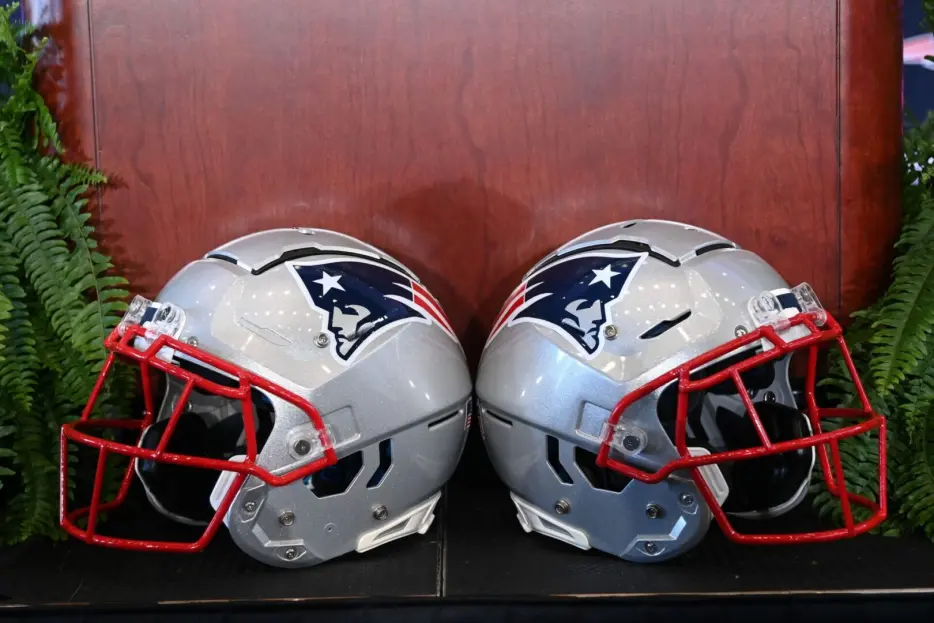 Patriots Waived OL Sebastian Gutierrez, Claimed WR Kobe Prentice