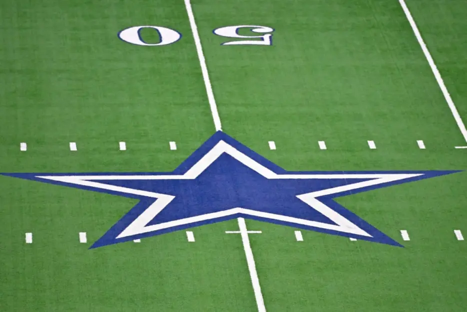 Three-Time All-Pro Campaigns to Join Dallas Cowboys