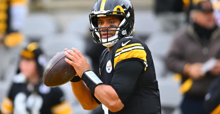 Former Steelers QB signs with CBS as new NFL analyst