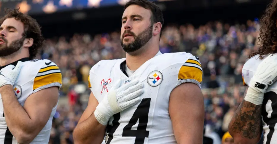 Steelers officially bring back Dean Lowry