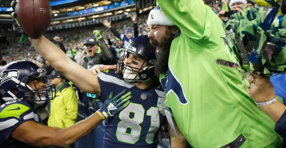 Seahawks bring back former third-round pick Nick Vannett