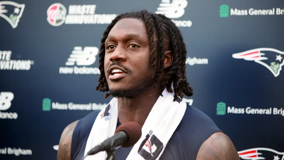 A.J. Brown feels at home in New England, with plenty of familiar faces from Tennessee