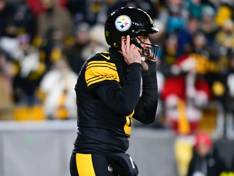 Budding LB Explains Difficulty of Facing Steelers QB Aaron Rodgers: ‘He Plays A Lot of Games’