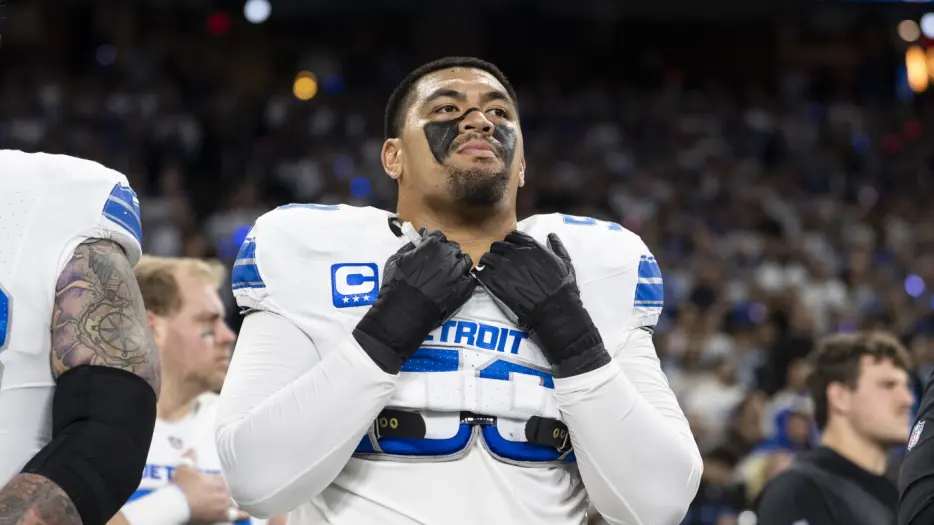 Dan Campbell: Penei Sewell's move to left tackle will be "seamless"