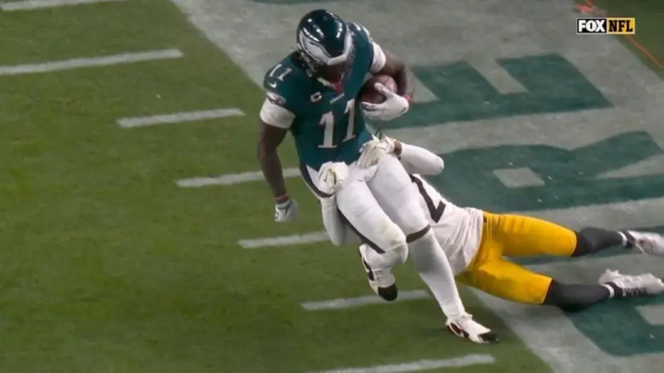 Reports: A.J. Brown Traded To Patriots, Will Face Steelers In Early 2026