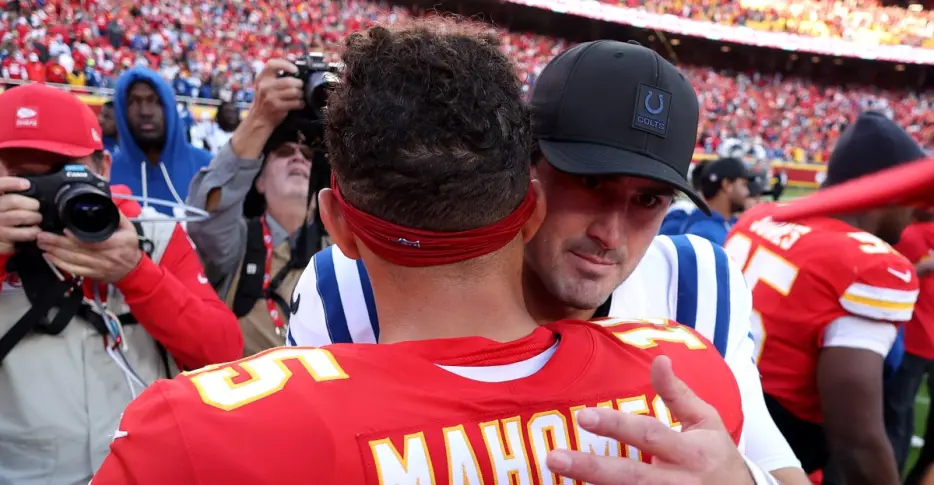 Contractually speaking, should Mahomes and Jones be this close?