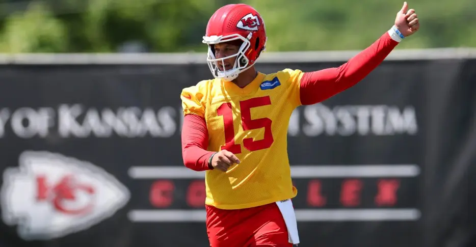 Chiefs News 6/23: Patrick Mahomes ‘trending toward’ being fully cleared