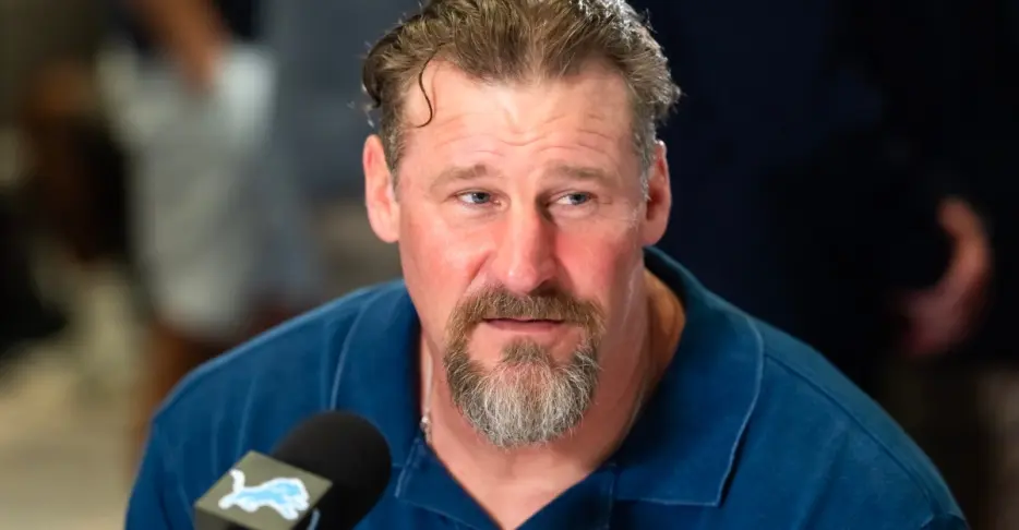 Analyst ludicrously claims Dan Campbell is on the hot seat in 2026