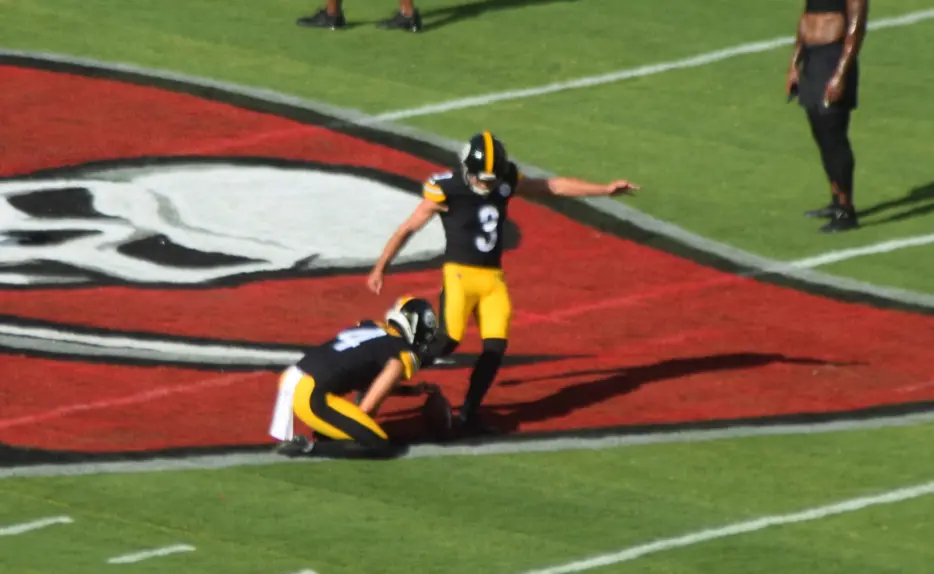 Former Steelers Specialist Signs With Buccaneers