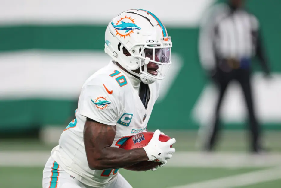 WR Tyreek Hill Addresses Recovery