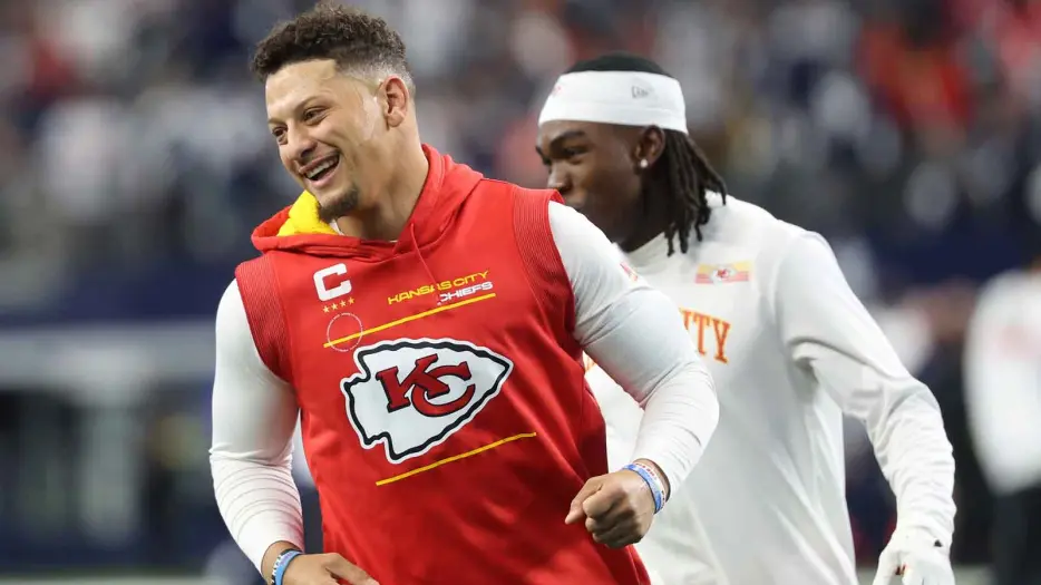 Chiefs’ Patrick Mahomes catches Lionel Messi at the World Cup
