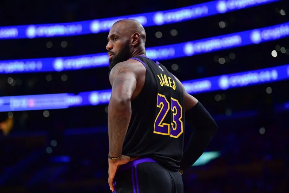 LeBron James Free Agency: NFL Teams Begin Recruiting Effort