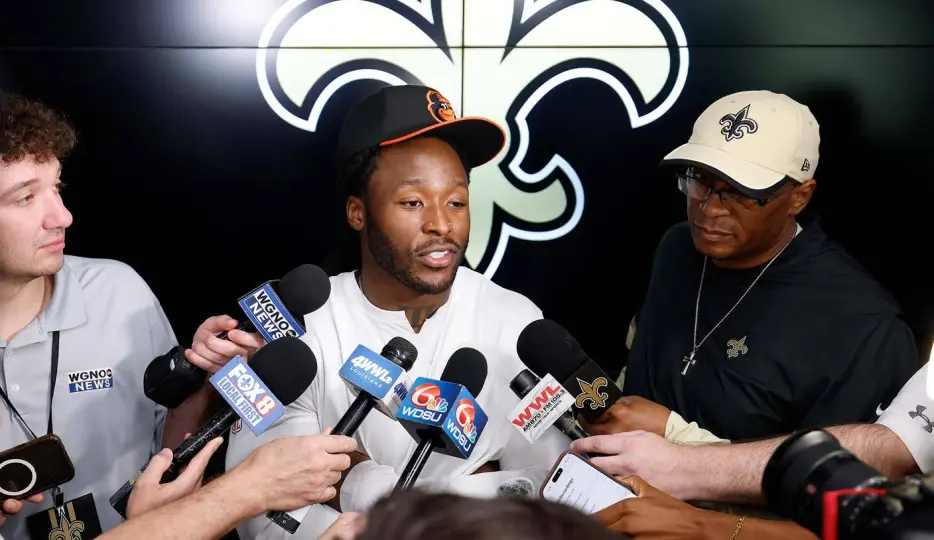 Alvin Kamara Attends Saints OTAs Amid Backfield Restructuring and Trade Interest